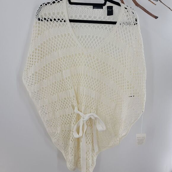 Moda International cream colored crochet poncho - Picture 1 of 5